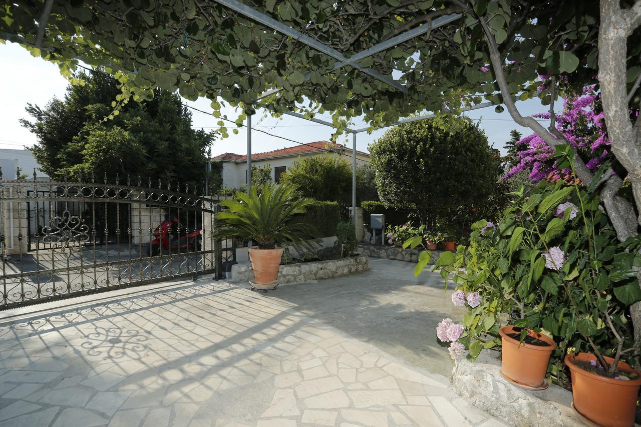 Apartments Marino Supetar Exterior foto
